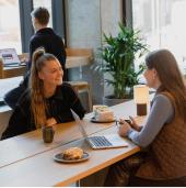 Ordblinde café AFLYST
