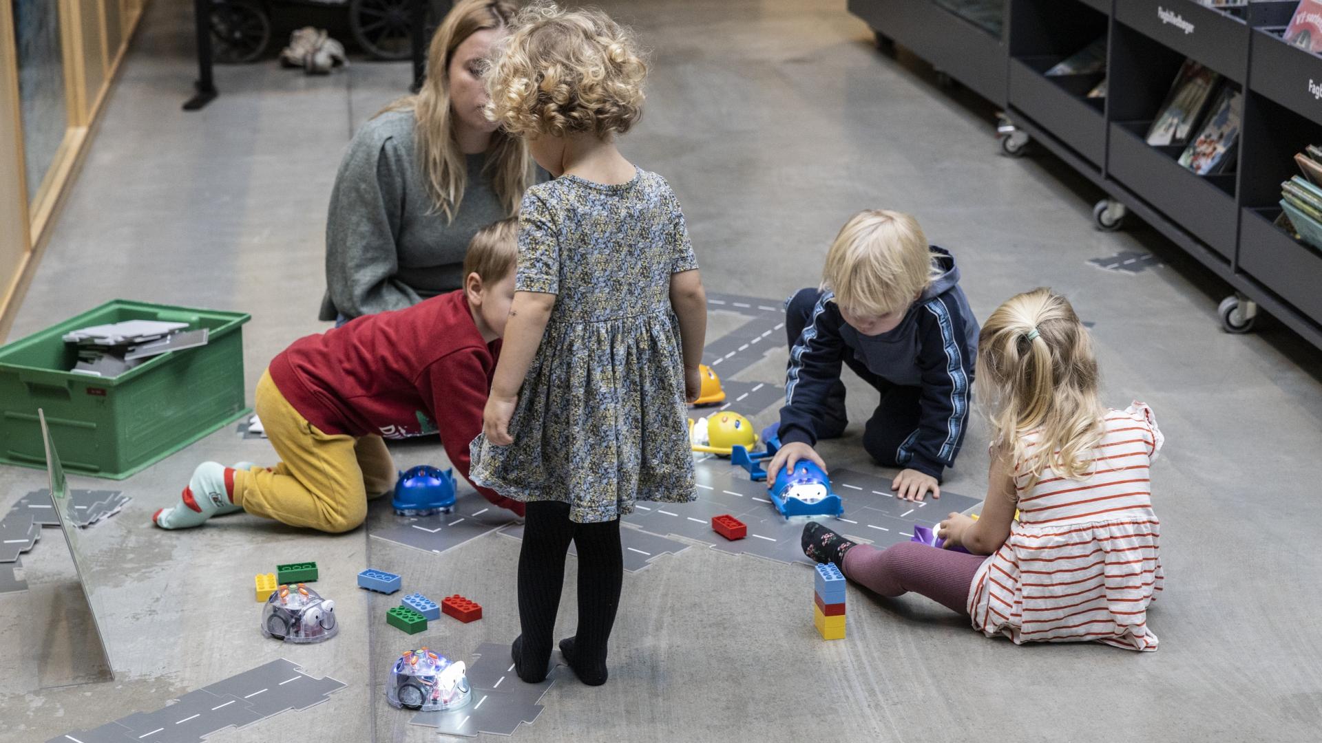 Leg med robotter - Aarhus Bibliotekerne