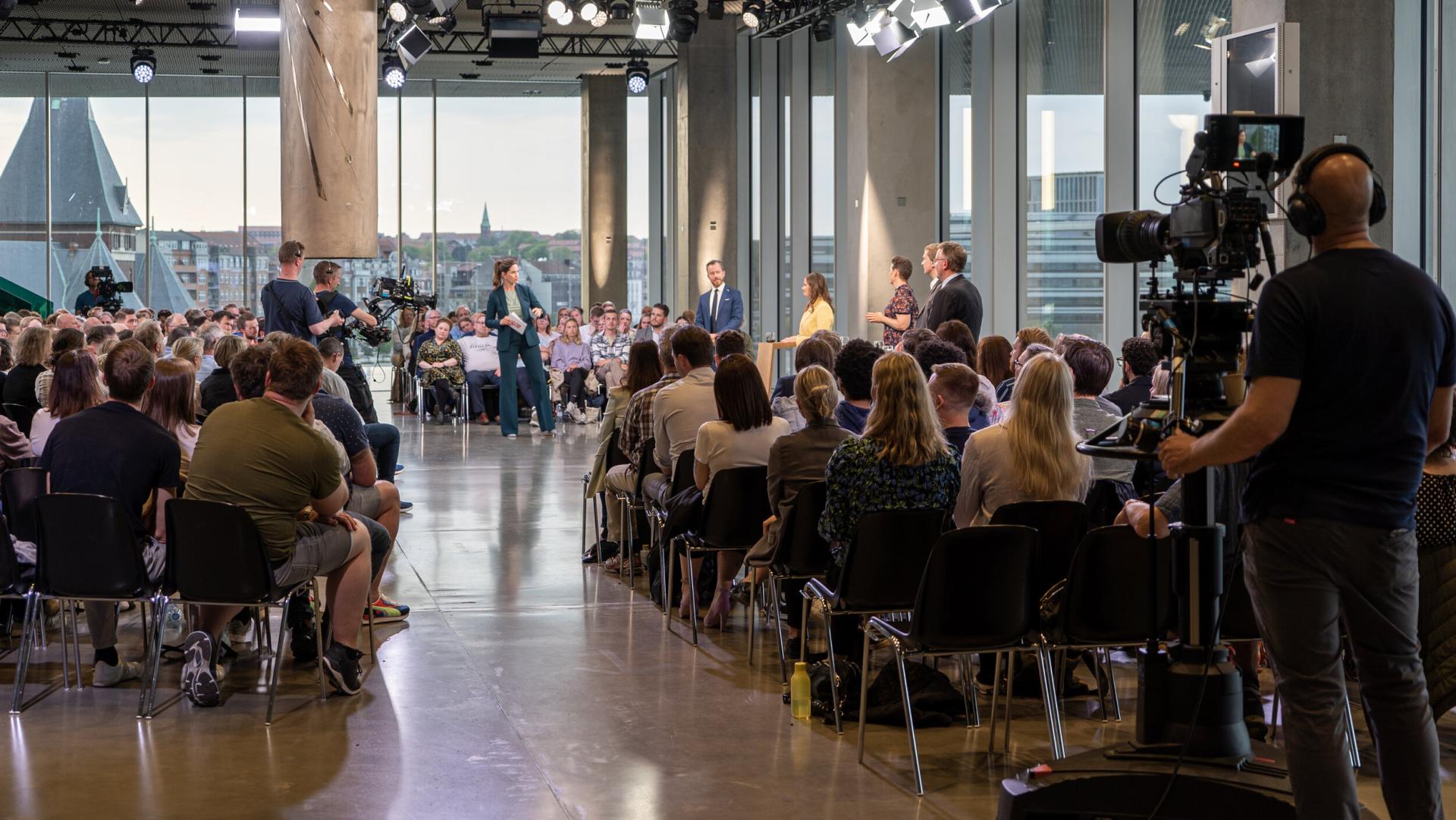 Debat om forsvarsforbeholdet - TV2 og R4DIO