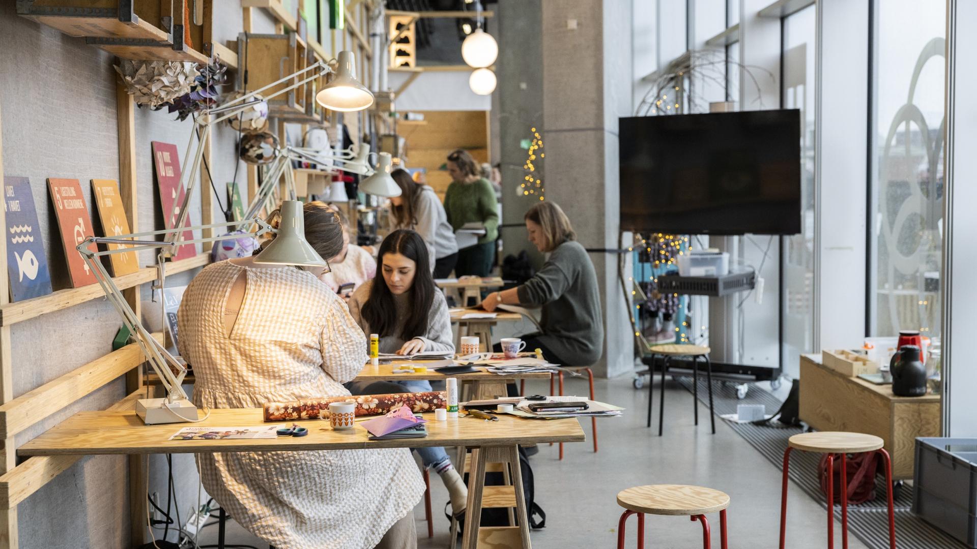 Papirkunst i Verdensrummet - Aarhus Bibliotekerne