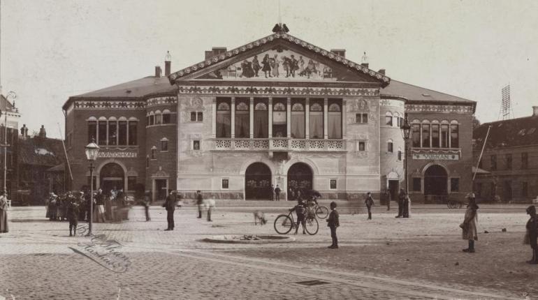 AARHUS TEATER 125 ÅR
